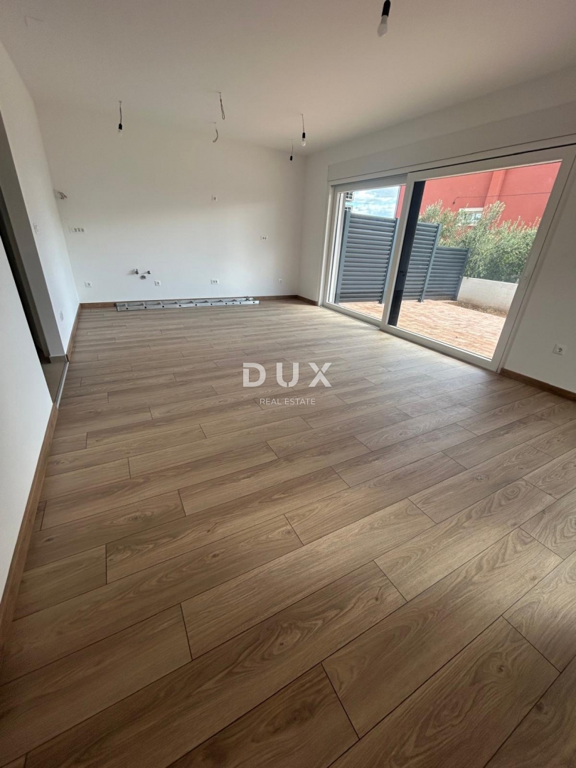 ŠIBENIK, VODICE – Luksuzno dupleks stanovanje z vrtom, 200 m od plaže