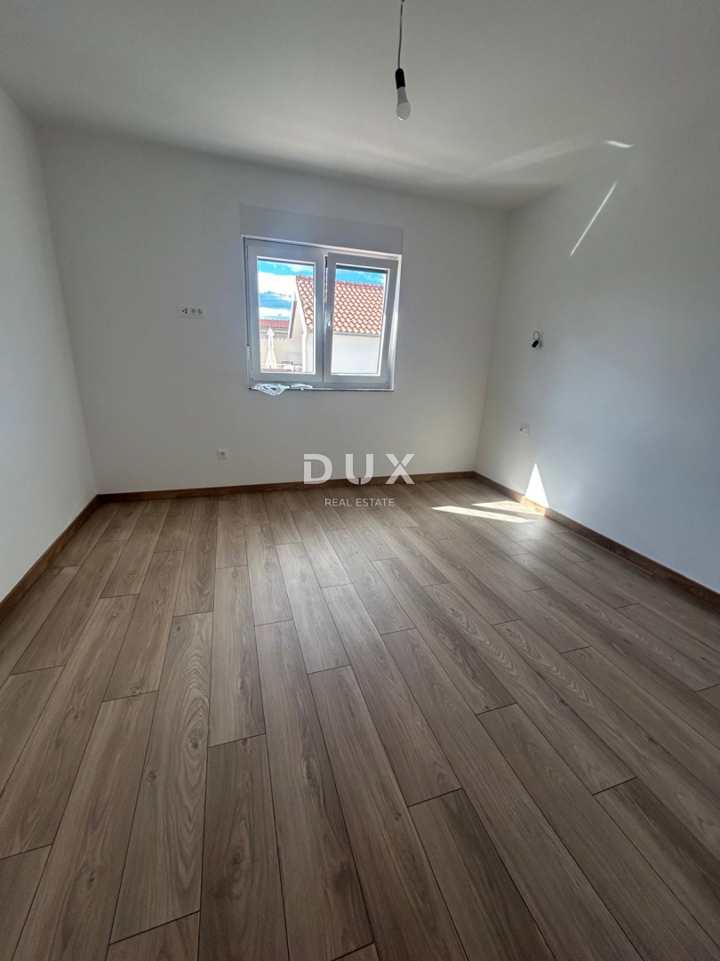 ŠIBENIK, VODICE – Luksuzno dupleks stanovanje z vrtom, 200 m od plaže