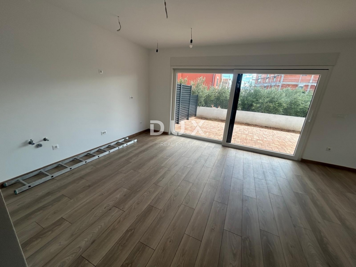 ŠIBENIK, VODICE – Luksuzno dupleks stanovanje z vrtom, 200 m od plaže