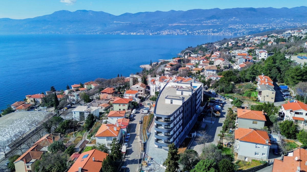 RIJEKA, KANTRIDA - 96m2 veliko stanovanje v luksuzni novogradnji le 250 metrov od morja z garažo in panoramskim pogledom na morje