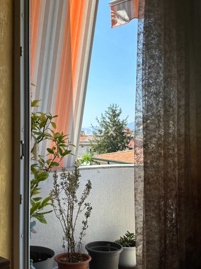 RIJEKA, SRDOČI - Dvoetažno stanovanje s parkirnim mestom