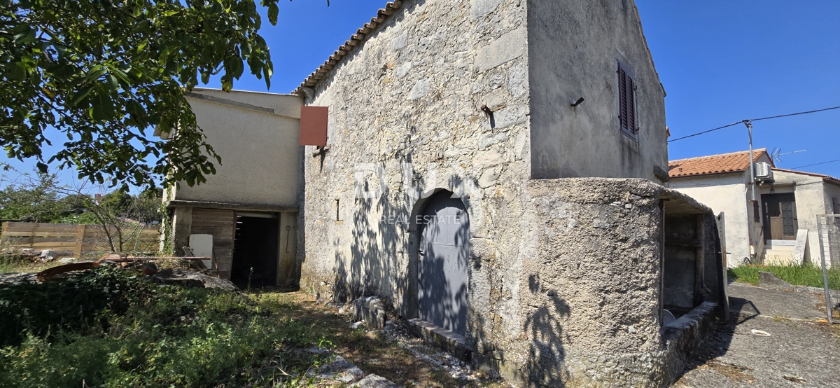 ISTRA, GRAČIŠĆE - Impresivna kamnita hiša z razgledom in vrtom