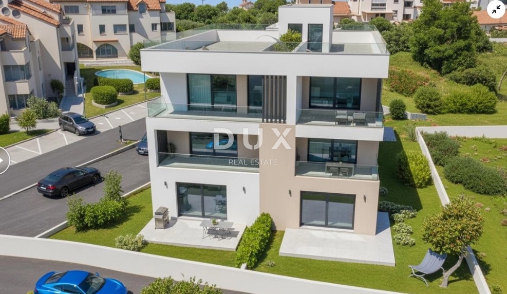 ŠIBENIK, SRIMA - Luksuzni penthouse v novogradnji s strešno teraso, pogledom na morje in dvigalom