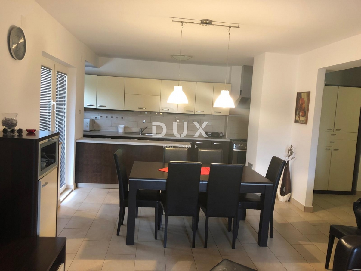 ISTRA, ROVINJ - trisobno prostorno in urejeno stanovanje s parkirnim mestom in balkonom v prvem nadstropju blizu centra!