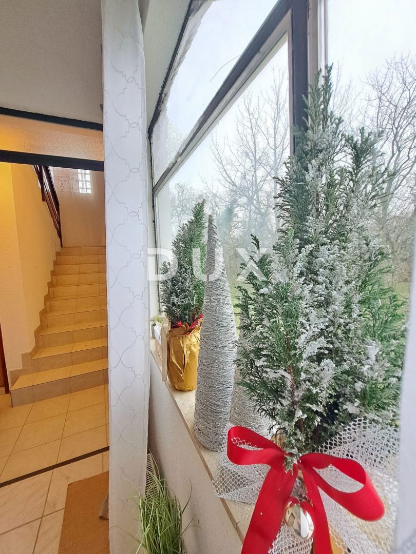 LIKA, PLITVIČKA JEZERA - Obnovljena hiša z bazenom v naravi