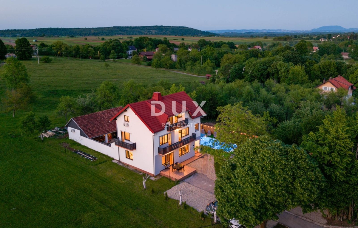 LIKA, PLITVIČKA JEZERA - Obnovljena hiša z bazenom v naravi