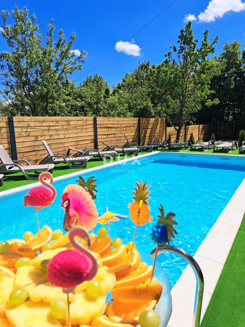 LIKA, PLITVIČKA JEZERA - Obnovljena hiša z bazenom v naravi