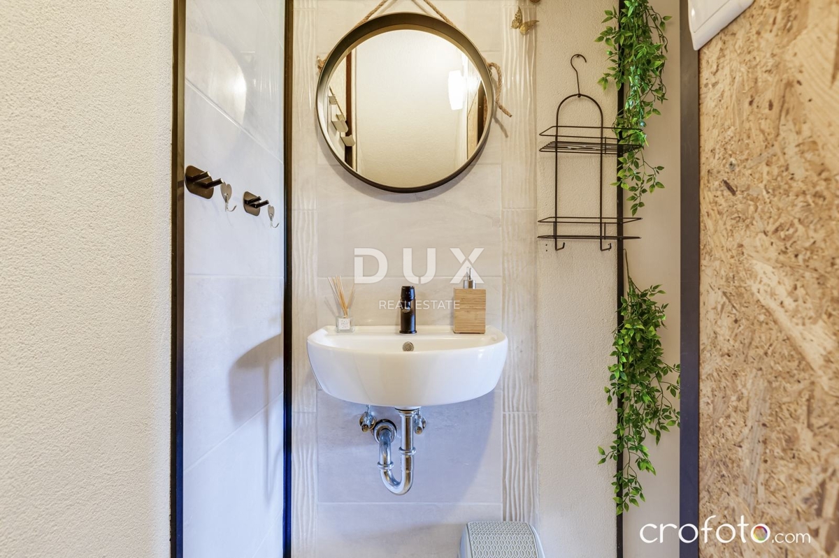 LIKA, PLITVIČKA JEZERA - Obnovljena hiša z bazenom v naravi