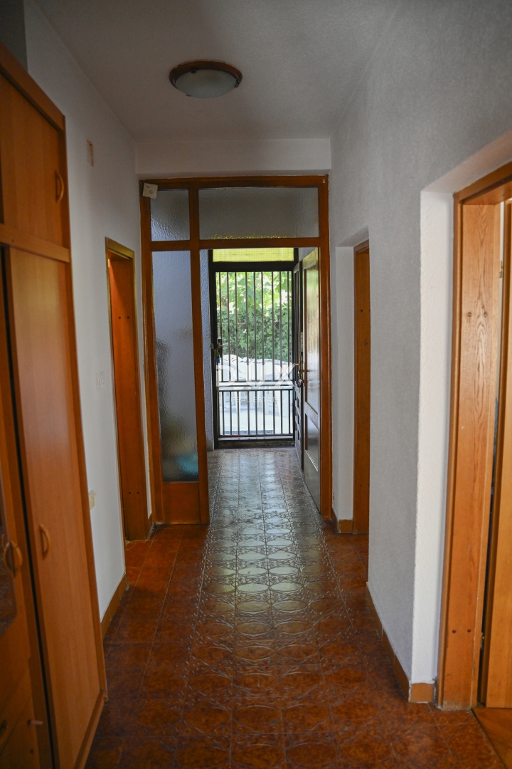 Hiša Tinj, Benkovac, 275m2