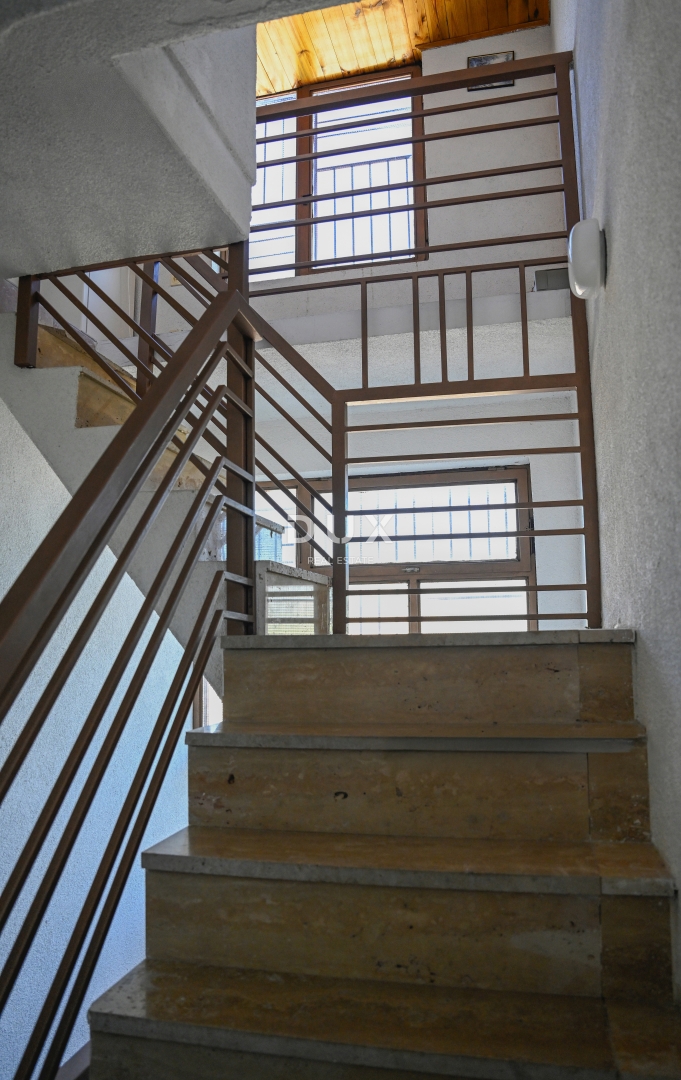 Hiša Tinj, Benkovac, 275m2