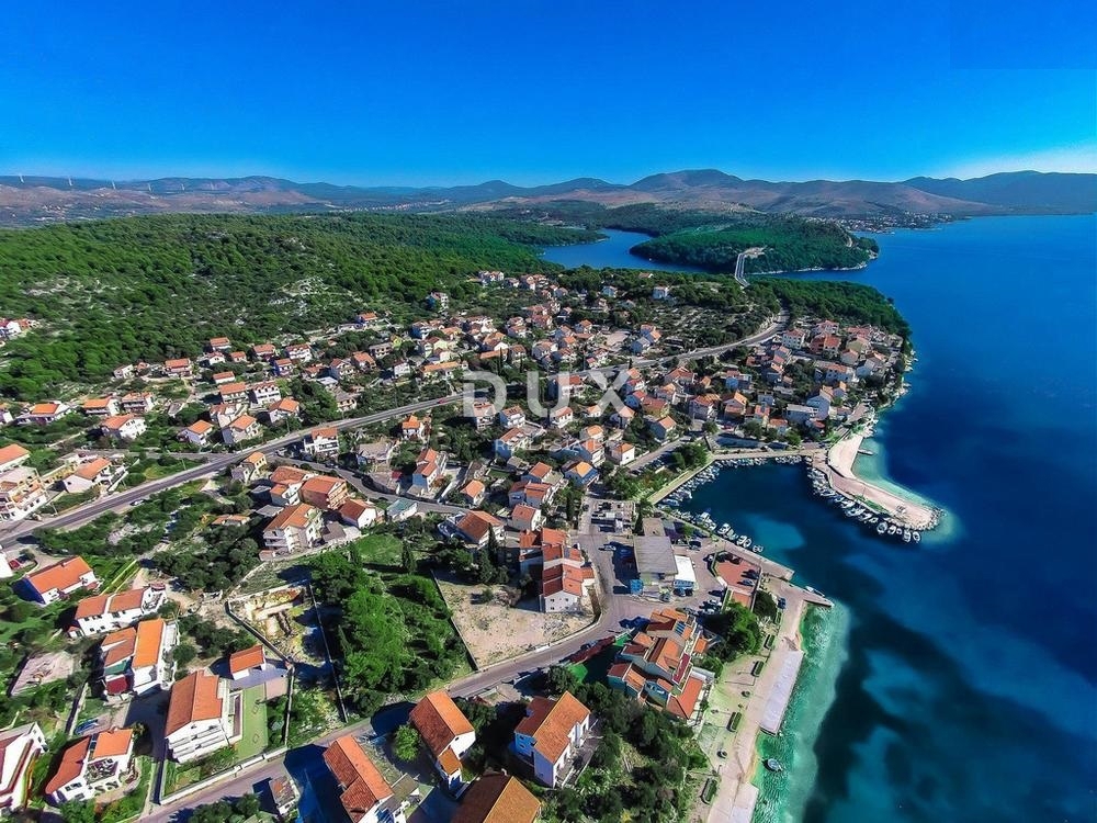 ŠIBENIK, BRODARICA – GRADBENO ZEMLJIŠČE 1040 m², 550 m OD MORJA – IDEALNO ZA GRADBO STANOVANJSKEGA OBJEKTA!