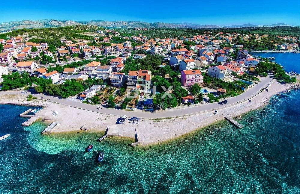 ŠIBENIK, BRODARICA – GRADBENO ZEMLJIŠČE 1040 m², 550 m OD MORJA – IDEALNO ZA GRADBO STANOVANJSKEGA OBJEKTA!