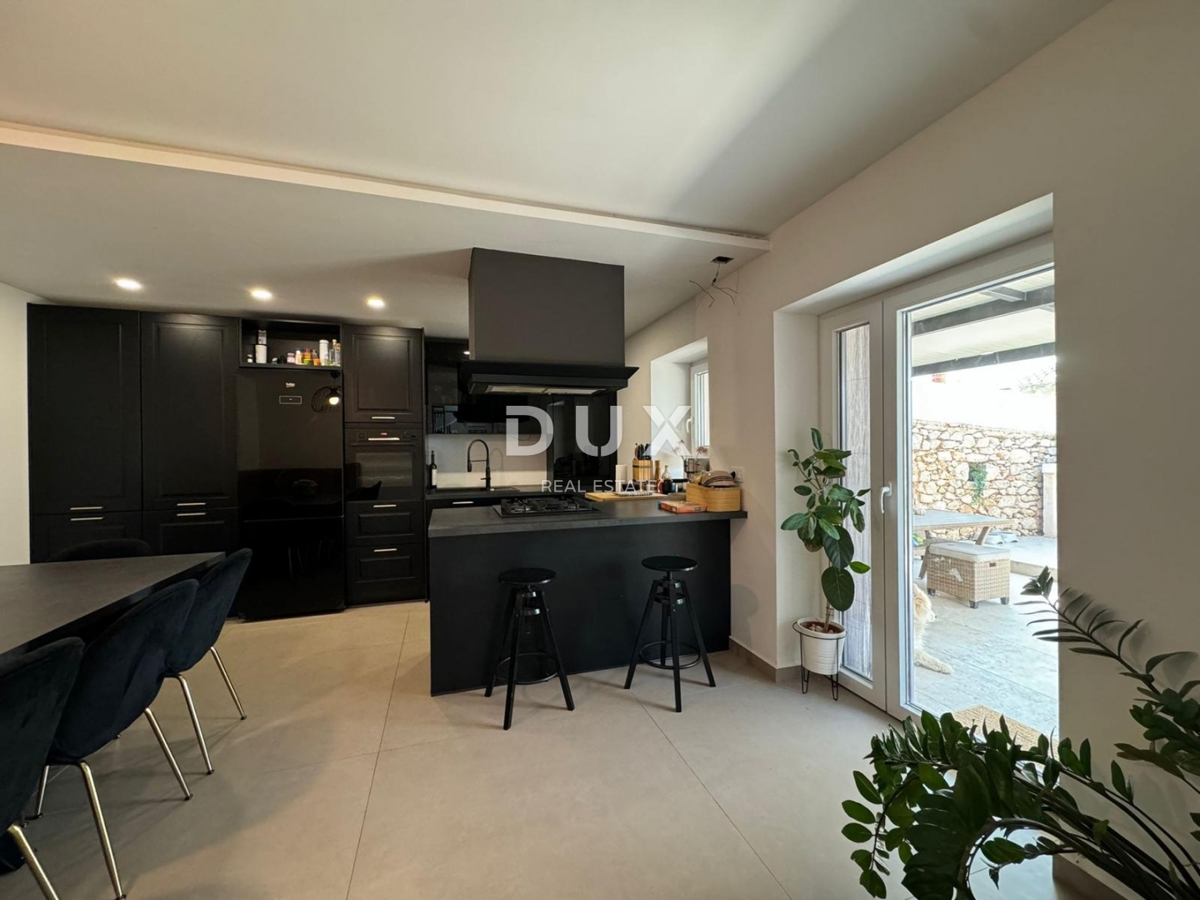 RIJEKA, KOSTRENA - moderna hiša s panoramskim razgledom, garažo in poslovnim prostorom, 500 m od morja