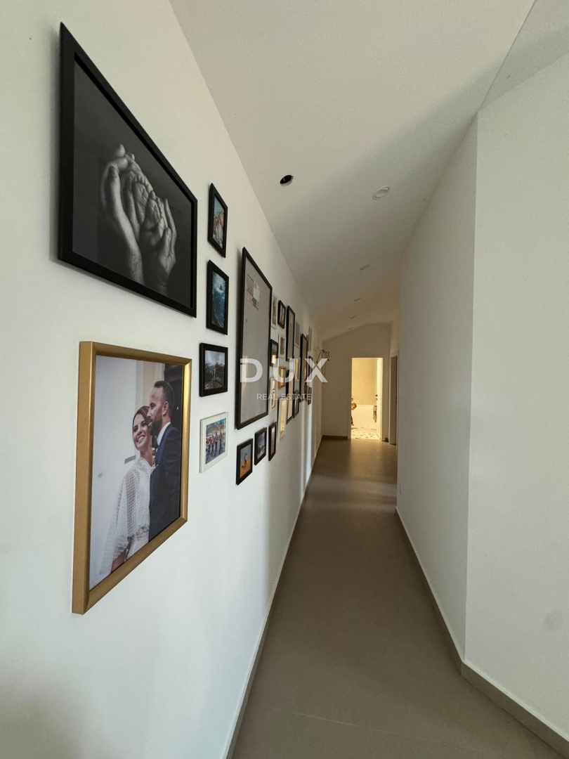 RIJEKA, KOSTRENA - moderna hiša s panoramskim razgledom, garažo in poslovnim prostorom, 500 m od morja