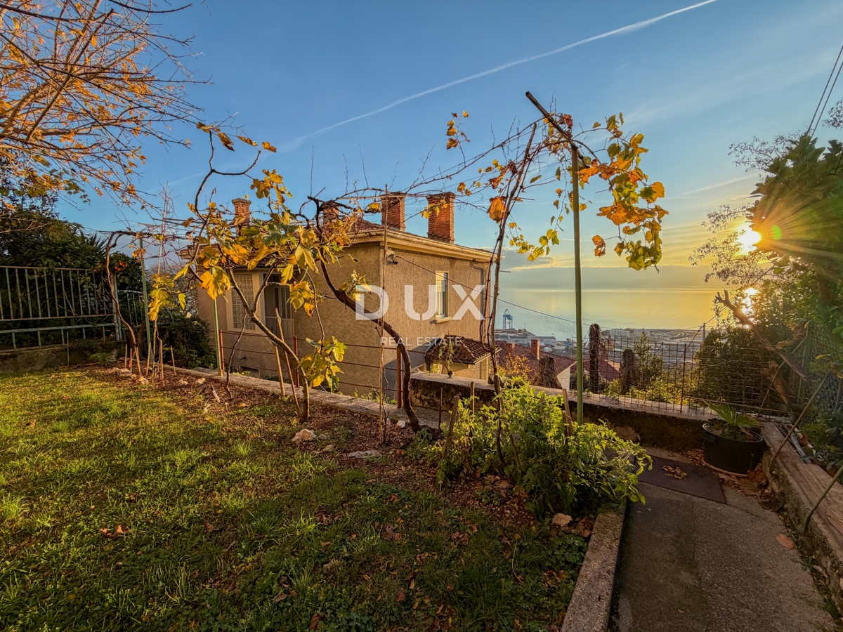 RIJEKA, TRSAT - nadstropje zasebne hiše s čudovitim pogledom na morje, odlična lokacija nad središčem Reke
