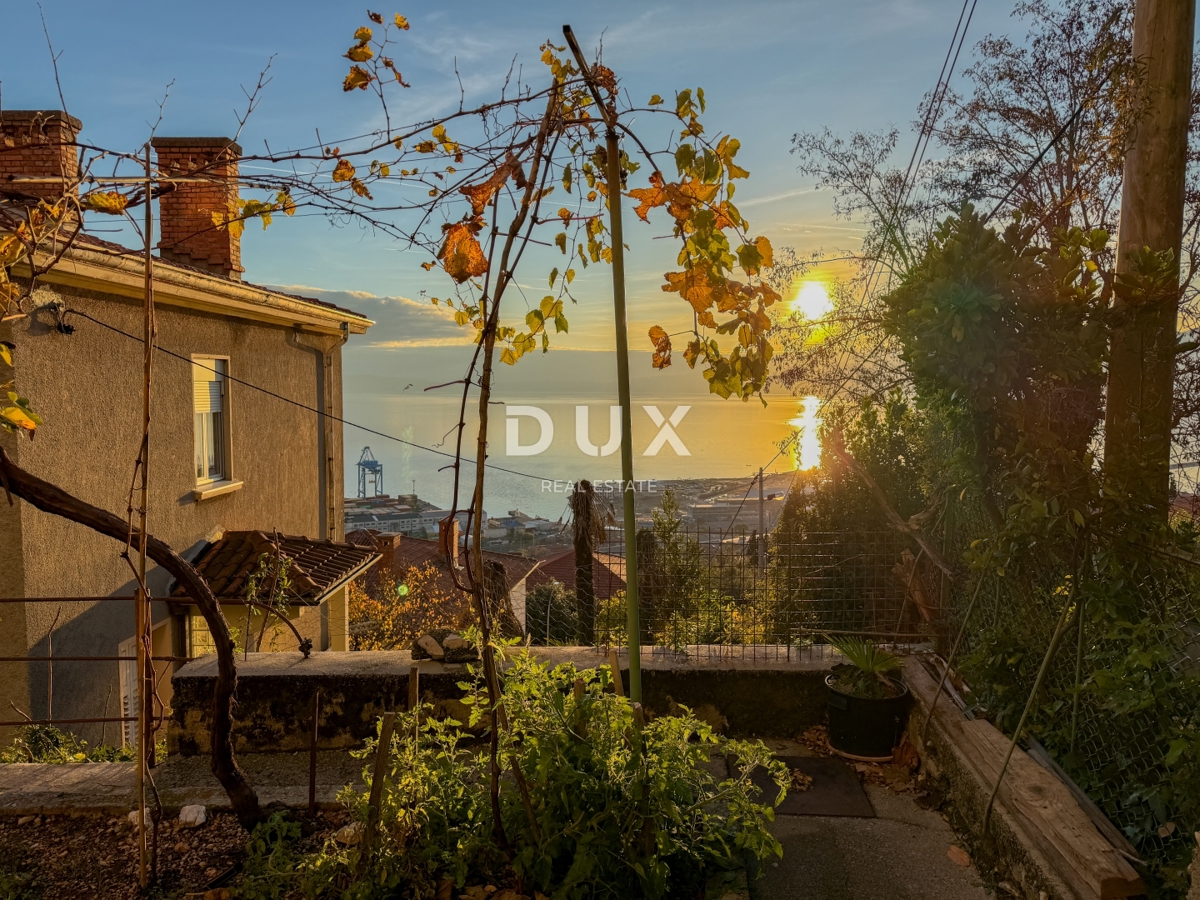 RIJEKA, TRSAT - nadstropje zasebne hiše s čudovitim pogledom na morje, odlična lokacija nad središčem Reke