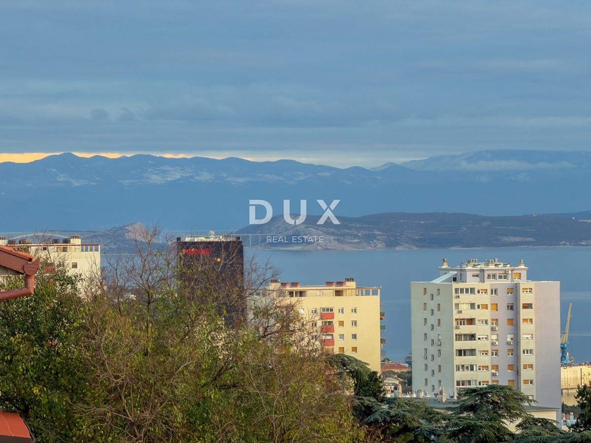 RIJEKA, TRSAT - nadstropje zasebne hiše s čudovitim pogledom na morje, odlična lokacija nad središčem Reke