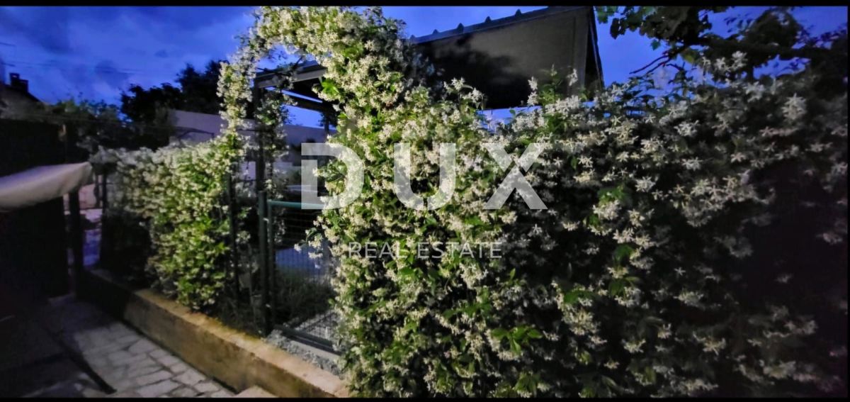 ISTRA, PULA - Družinski apartma z vrtom v centru + dodatna garsonjera! REDKO NA VOLJO LOKACIJA!