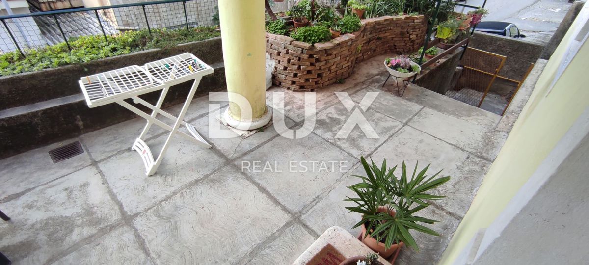 RIJEKA, BELVEDER - Stanovanje v pritličju s teraso na priljubljeni lokaciji