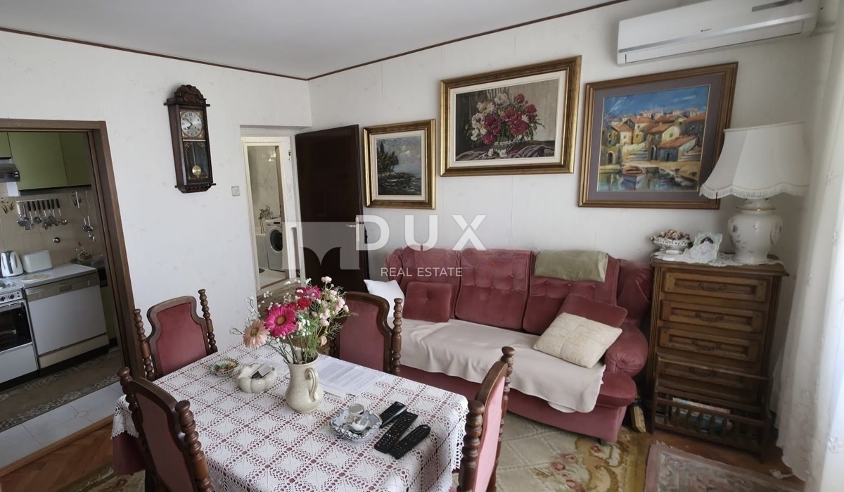 RIJEKA, DONJA VEŽICA – Prenovljeno dvosobno stanovanje s pogledom na morje in balkonom