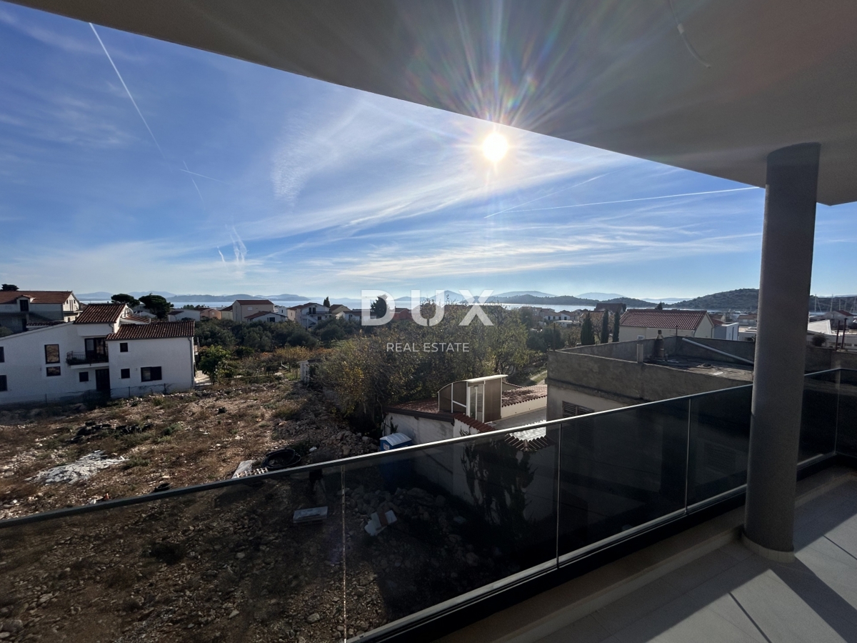 ŠIBENIK, TRIBUNJ – Trisobno stanovanje s čudovitim pogledom na morje! NOVOGRADNJA!