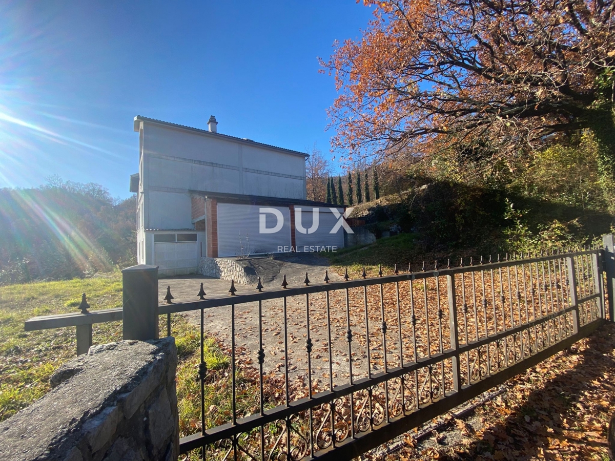 OPATIJA, BREGI - samostojna hiša 400 m2 + vrt 826 m2 + 3 garaže s pogledom na morje! PRILOŽNOST!