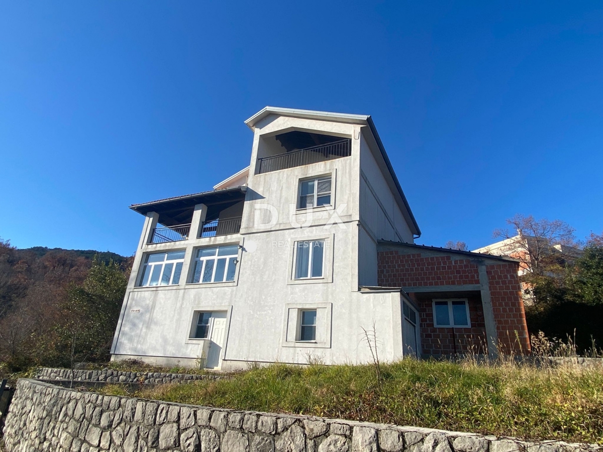 OPATIJA, BREGI - samostojna hiša 400 m2 + vrt 826 m2 + 3 garaže s pogledom na morje! PRILOŽNOST!