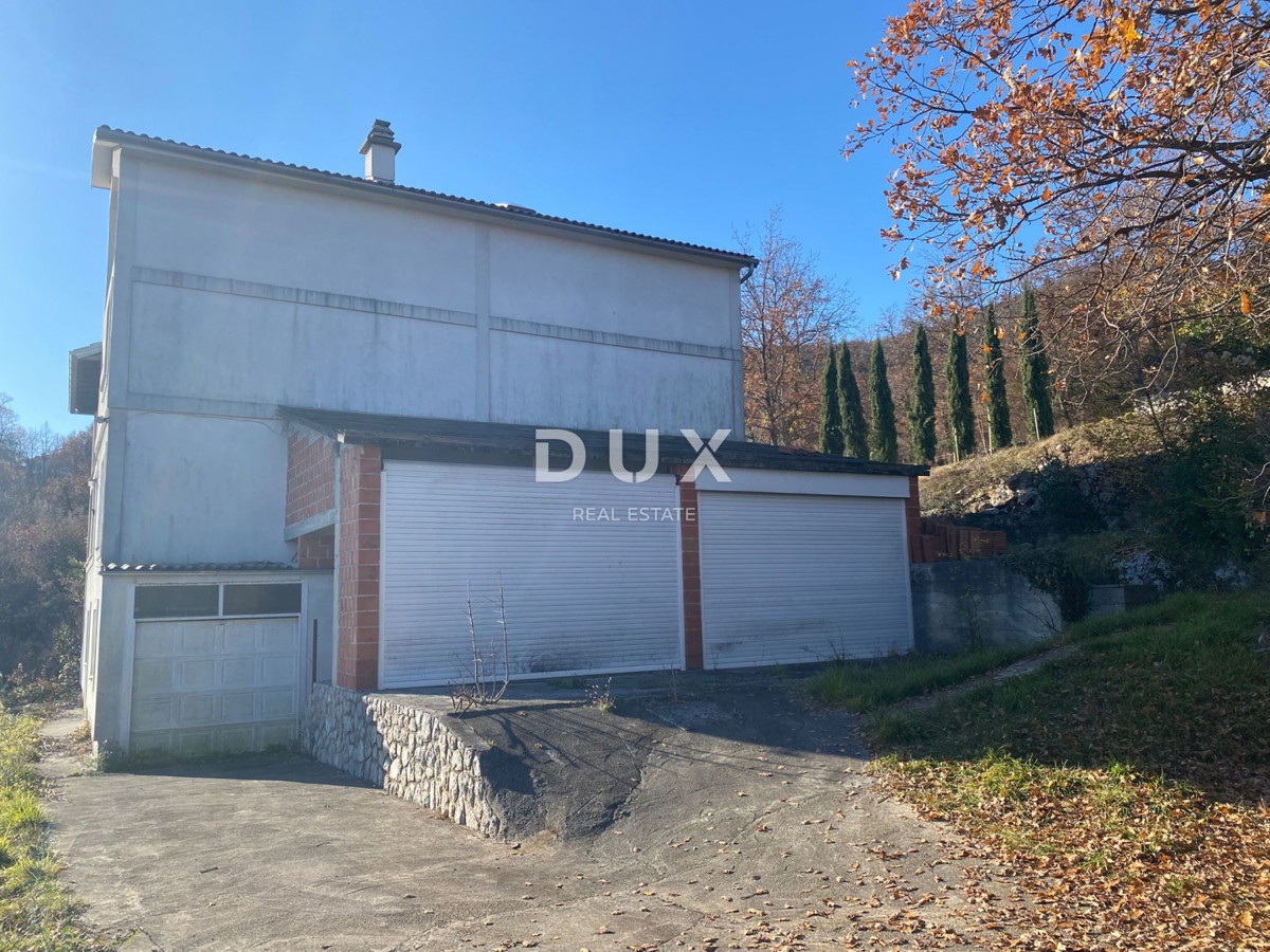 OPATIJA, BREGI - samostojna hiša 400 m2 + vrt 826 m2 + 3 garaže s pogledom na morje! PRILOŽNOST!