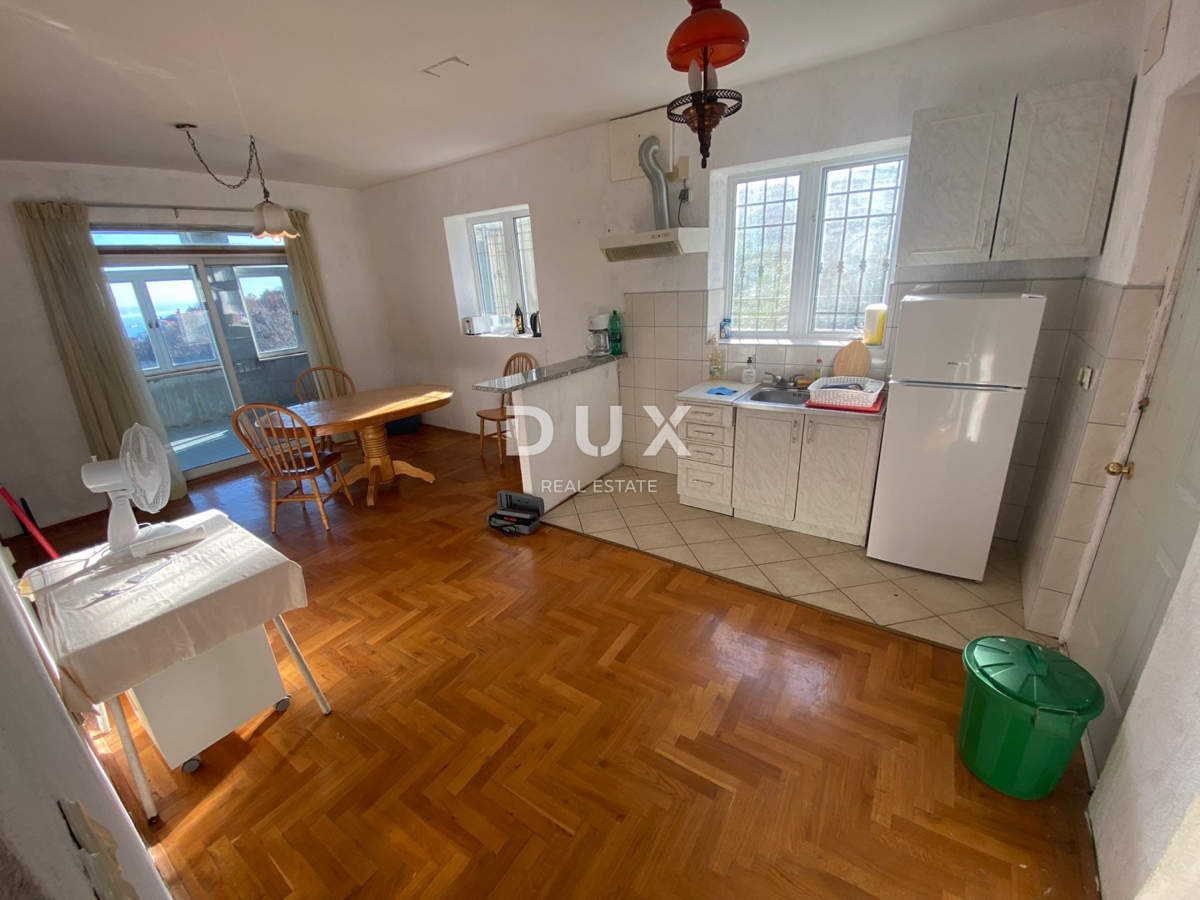 OPATIJA, BREGI - samostojna hiša 400 m2 + vrt 826 m2 + 3 garaže s pogledom na morje! PRILOŽNOST!