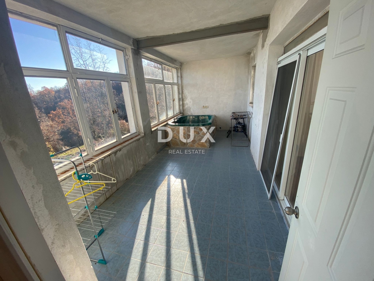 OPATIJA, BREGI - samostojna hiša 400 m2 + vrt 826 m2 + 3 garaže s pogledom na morje! PRILOŽNOST!