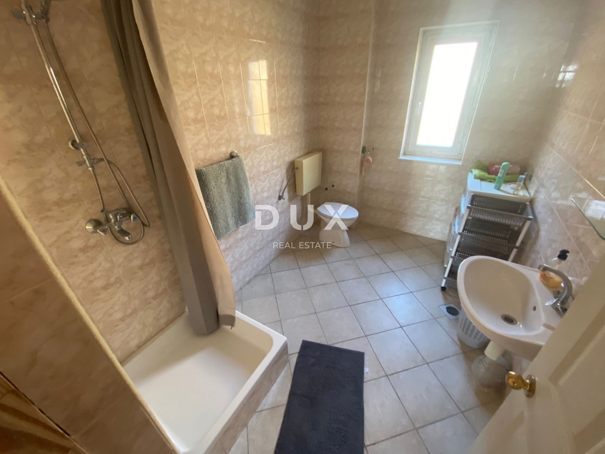 OPATIJA, BREGI - samostojna hiša 400 m2 + vrt 826 m2 + 3 garaže s pogledom na morje! PRILOŽNOST!