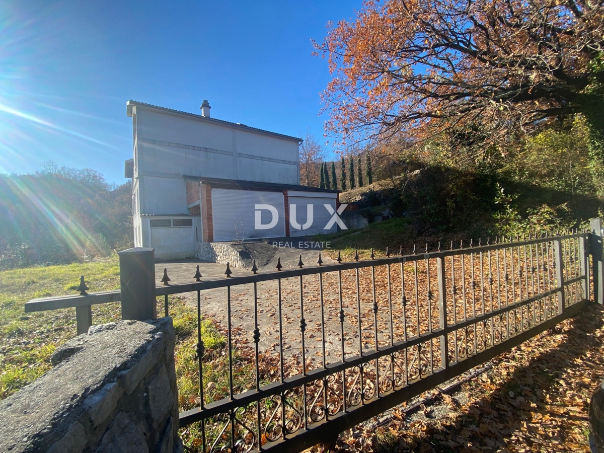 OPATIJA, BREGI - samostojna hiša 400 m2 + vrt 826 m2 + 3 garaže s pogledom na morje! PRILOŽNOST!