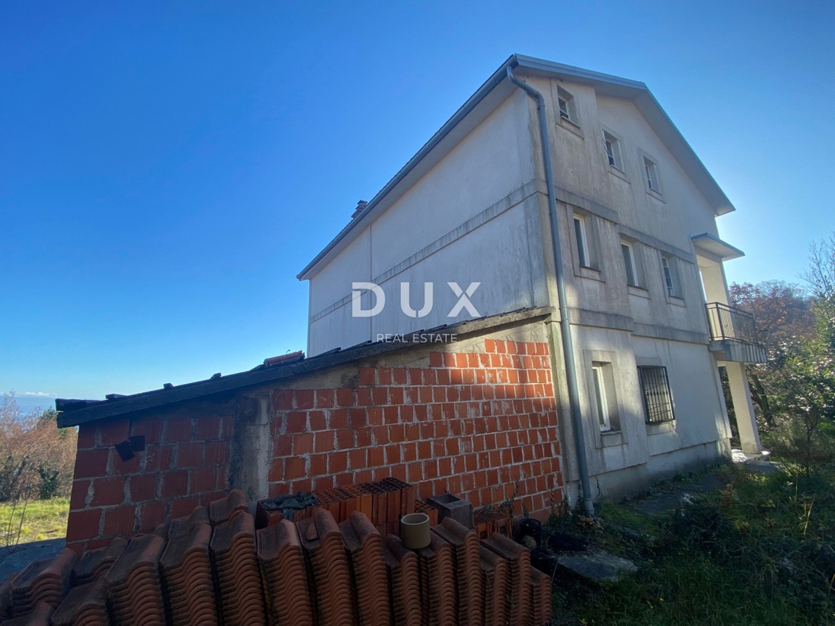 OPATIJA, BREGI - samostojna hiša 400 m2 + vrt 826 m2 + 3 garaže s pogledom na morje! PRILOŽNOST!