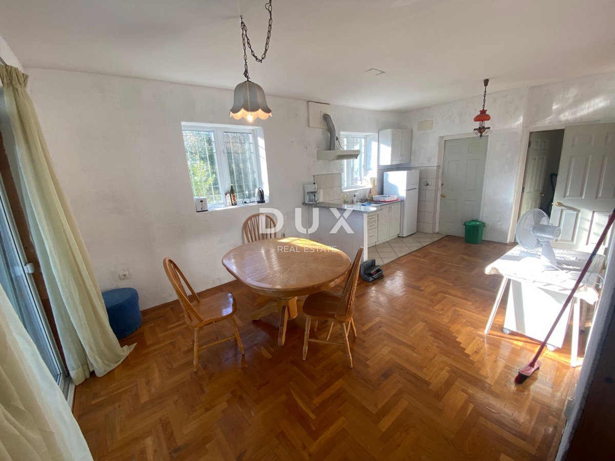 OPATIJA, BREGI - samostojna hiša 400 m2 + vrt 826 m2 + 3 garaže s pogledom na morje! PRILOŽNOST!