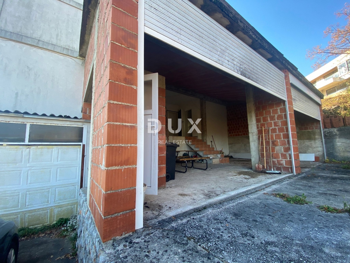 OPATIJA, BREGI - samostojna hiša 400 m2 + vrt 826 m2 + 3 garaže s pogledom na morje! PRILOŽNOST!