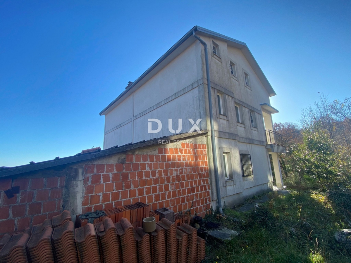 OPATIJA, BREGI - samostojna hiša 400 m2 + vrt 826 m2 + 3 garaže s pogledom na morje! PRILOŽNOST!