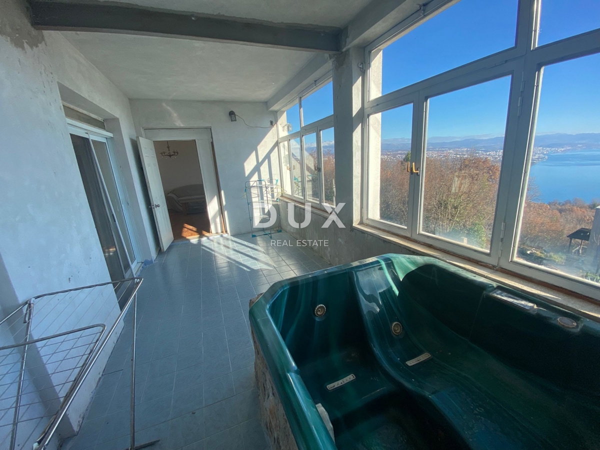 OPATIJA, BREGI - samostojna hiša 400 m2 + vrt 826 m2 + 3 garaže s pogledom na morje! PRILOŽNOST!