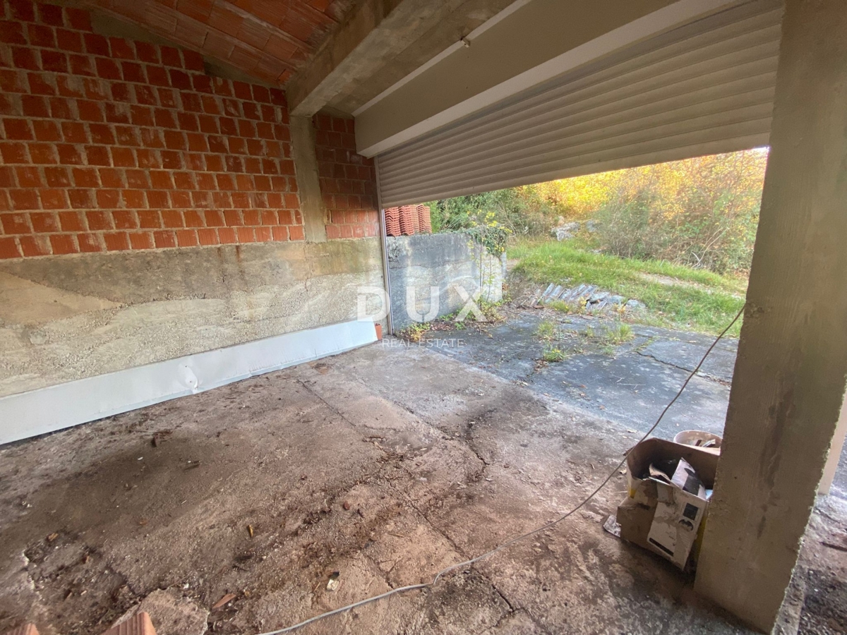 OPATIJA, BREGI - samostojna hiša 400 m2 + vrt 826 m2 + 3 garaže s pogledom na morje! PRILOŽNOST!