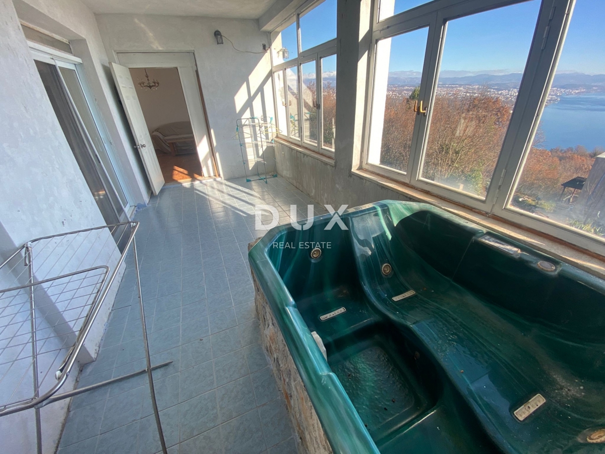 OPATIJA, BREGI - samostojna hiša 400 m2 + vrt 826 m2 + 3 garaže s pogledom na morje! PRILOŽNOST!
