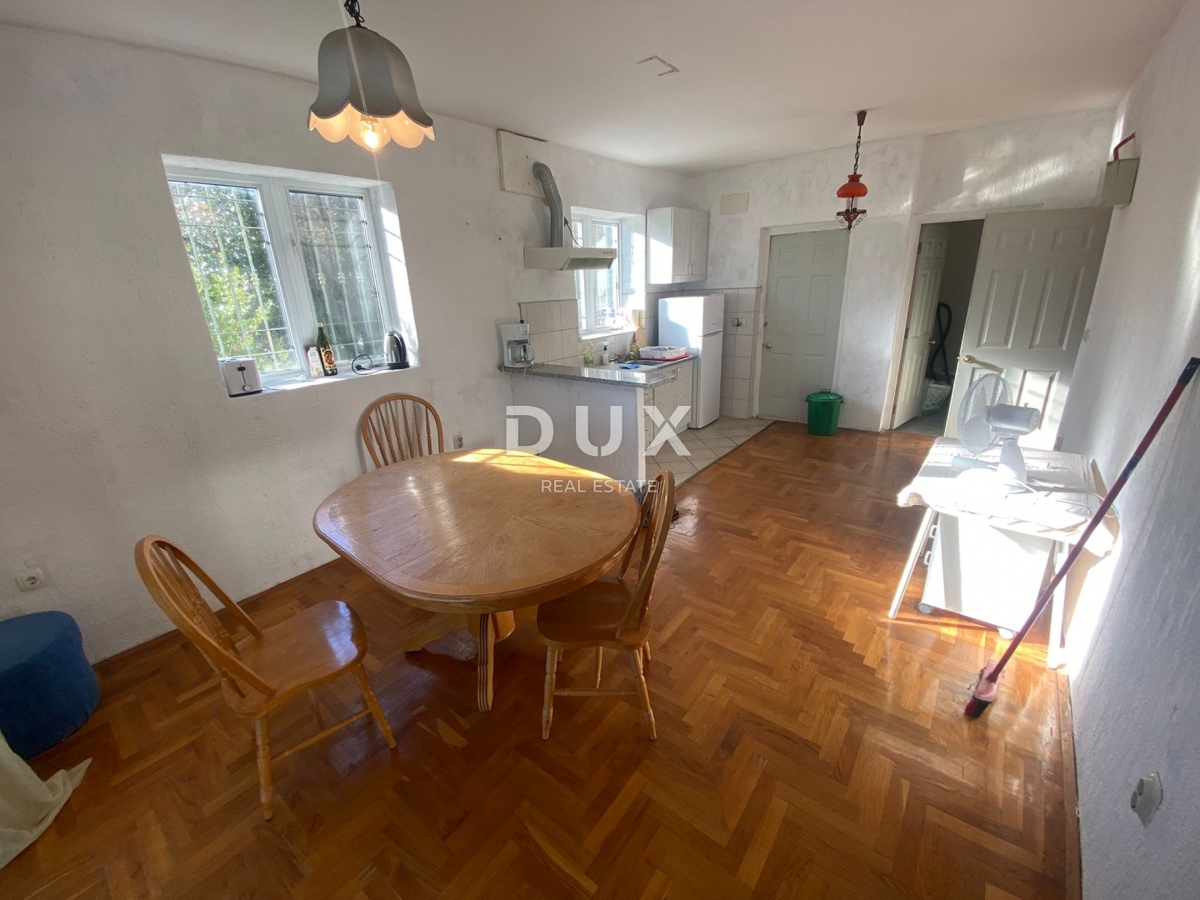 OPATIJA, BREGI - samostojna hiša 400 m2 + vrt 826 m2 + 3 garaže s pogledom na morje! PRILOŽNOST!