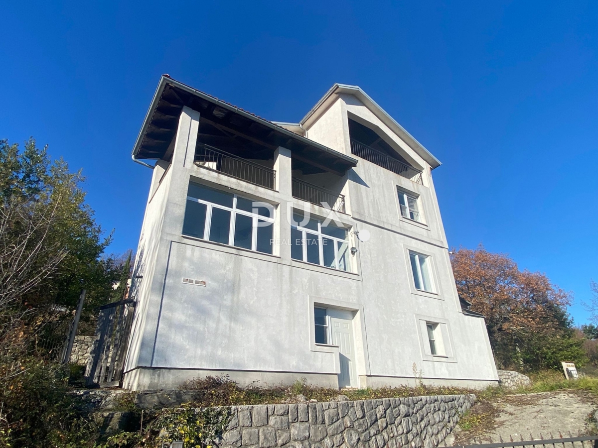 OPATIJA, BREGI - samostojna hiša 400 m2 + vrt 826 m2 + 3 garaže s pogledom na morje! PRILOŽNOST!