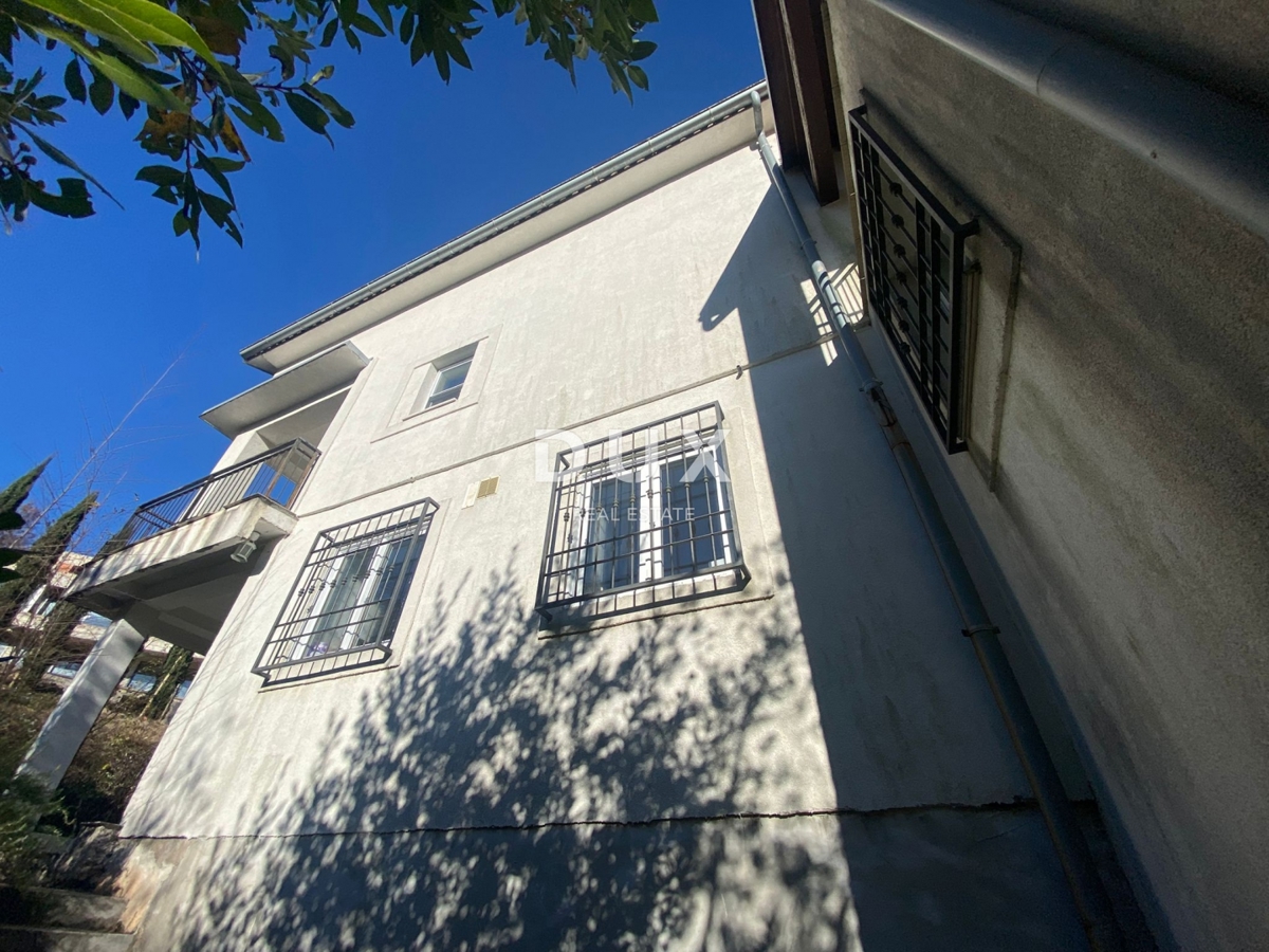 OPATIJA, BREGI - samostojna hiša 400 m2 + vrt 826 m2 + 3 garaže s pogledom na morje! PRILOŽNOST!