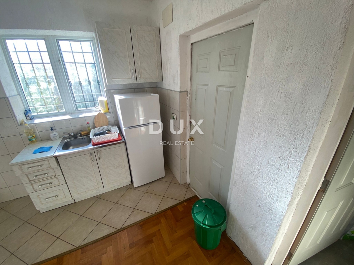 OPATIJA, BREGI - samostojna hiša 400 m2 + vrt 826 m2 + 3 garaže s pogledom na morje! PRILOŽNOST!