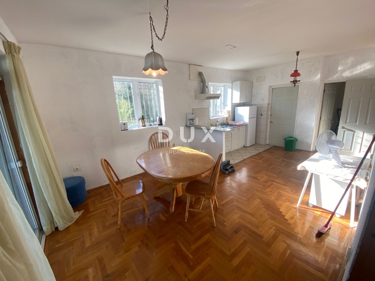 OPATIJA, BREGI - samostojna hiša 400 m2 + vrt 826 m2 + 3 garaže s pogledom na morje! PRILOŽNOST!