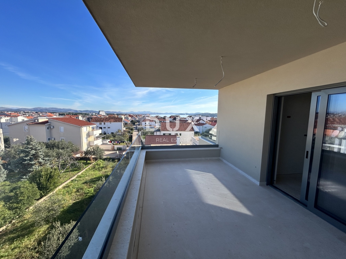ŠIBENIK, VODICE - Luksuzni penthouse z dvigalom in pogledom na morje!