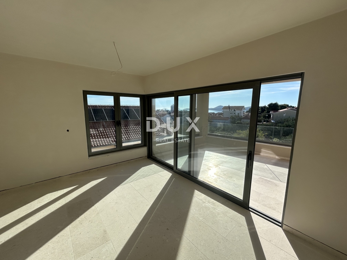 ŠIBENIK, VODICE - Luksuzni penthouse z dvigalom in pogledom na morje!