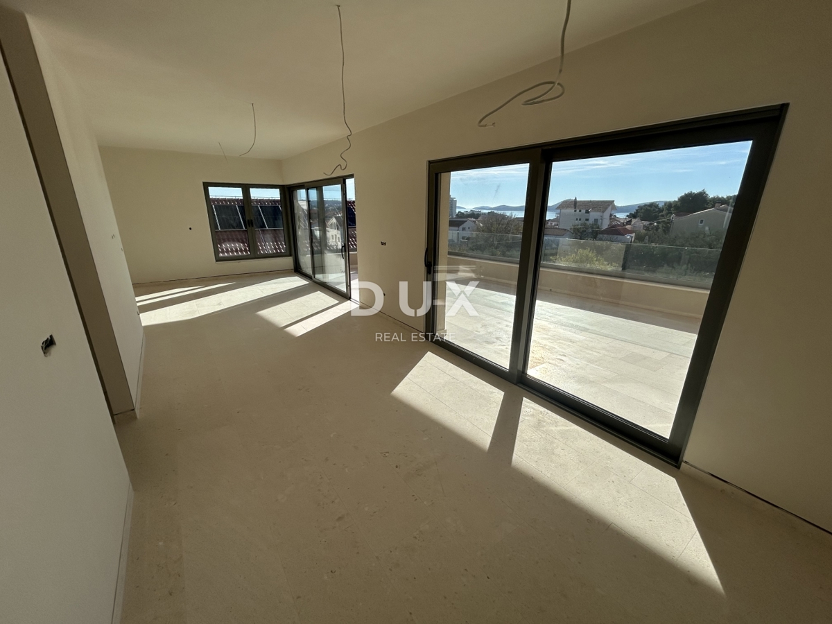ŠIBENIK, VODICE - Luksuzni penthouse z dvigalom in pogledom na morje!