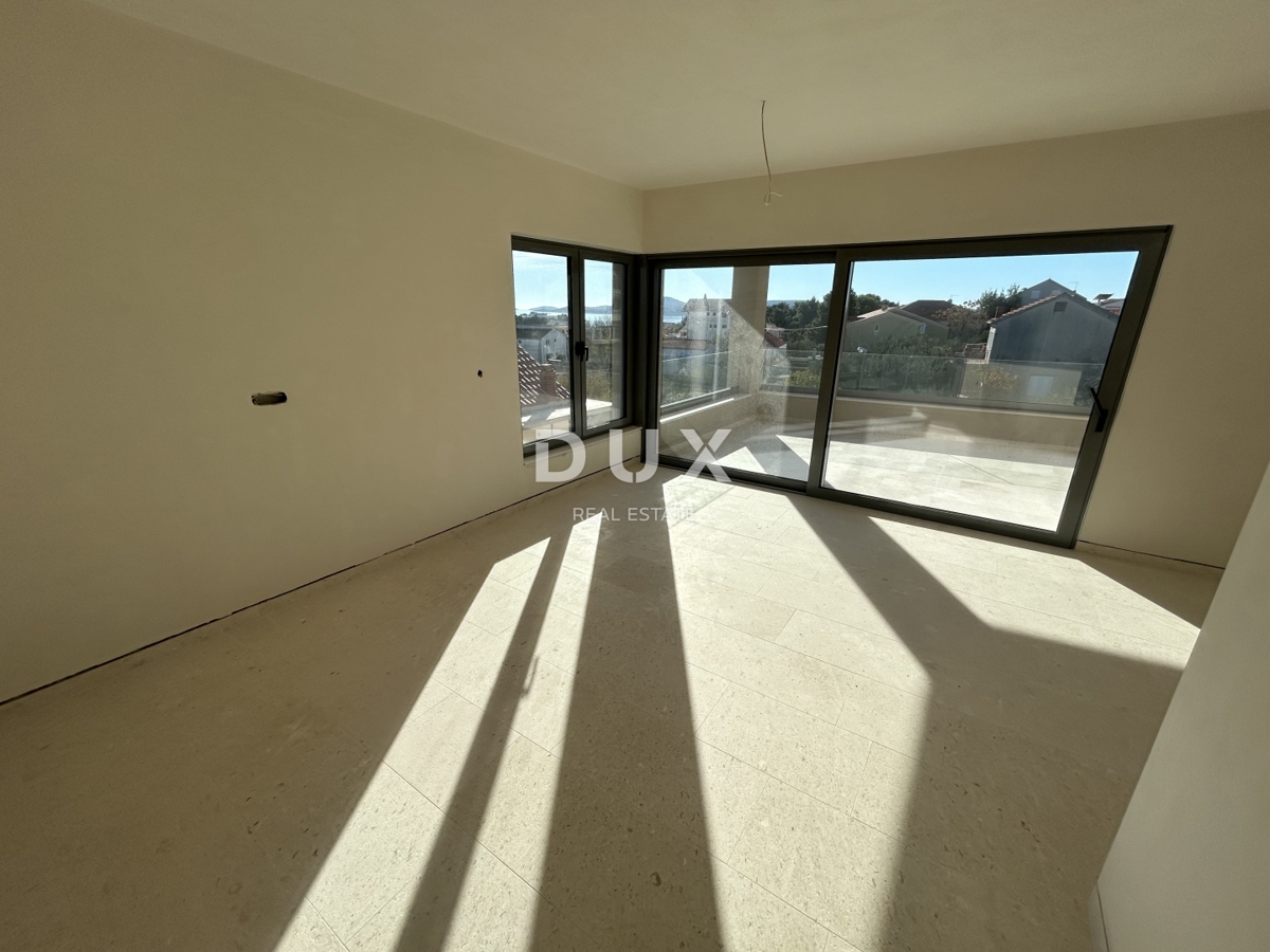 ŠIBENIK, VODICE - Luksuzni penthouse z dvigalom in pogledom na morje!