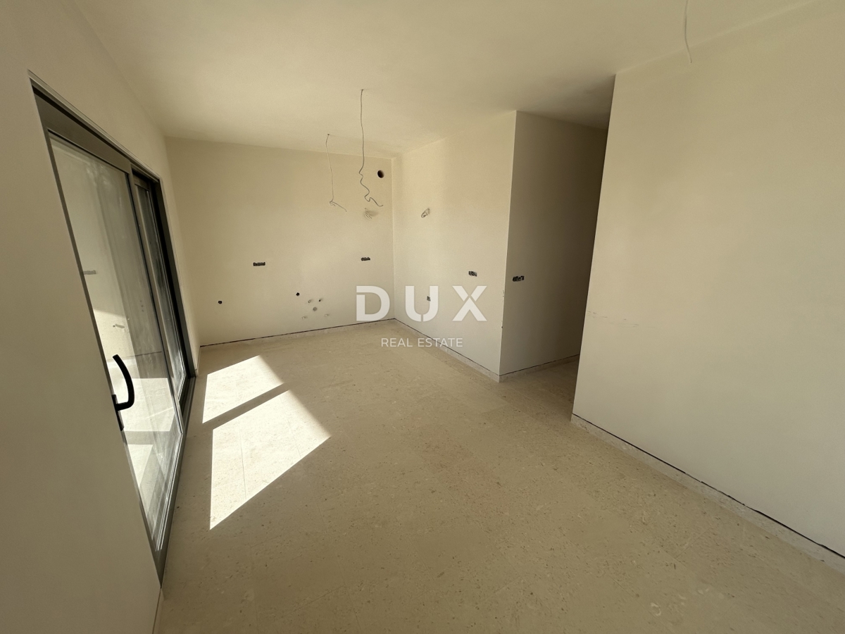 ŠIBENIK, VODICE - Luksuzni penthouse z dvigalom in pogledom na morje!