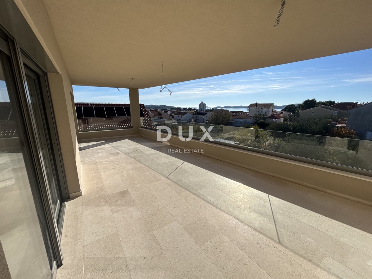 ŠIBENIK, VODICE - Luksuzni penthouse z dvigalom in pogledom na morje!